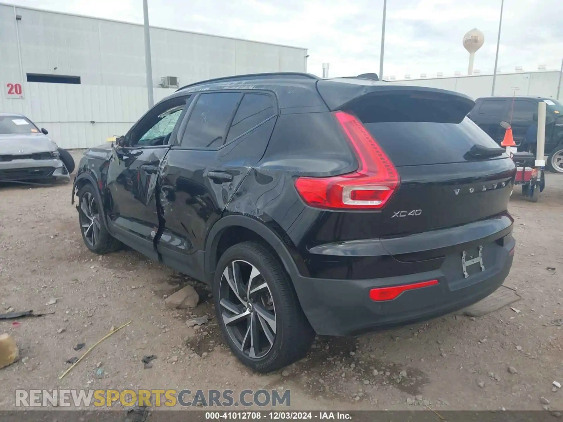 3 Photograph of a damaged car YV4162UM7M2526791 VOLVO XC40 2021