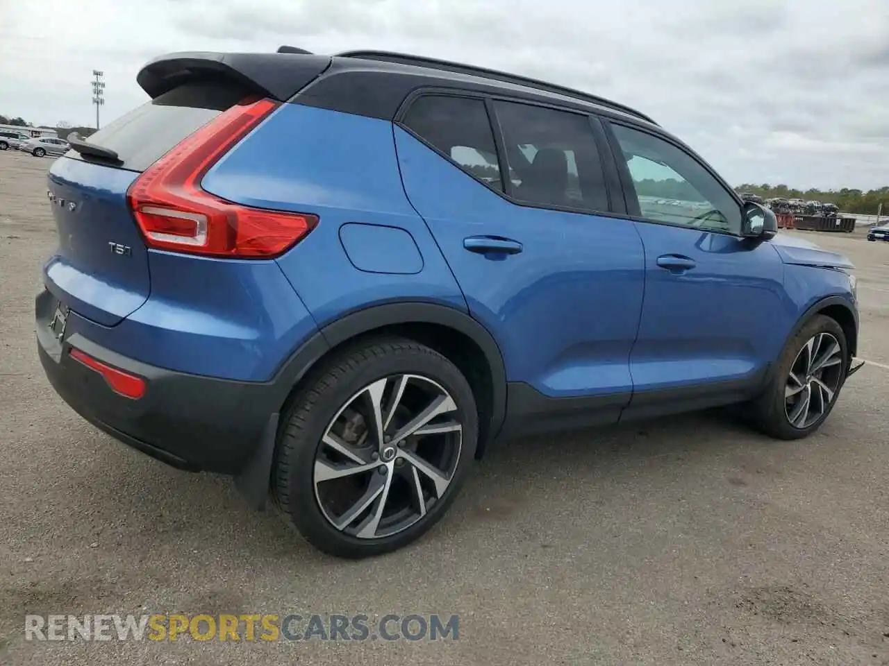 3 Photograph of a damaged car YV4162UM7M2565137 VOLVO XC40 2021
