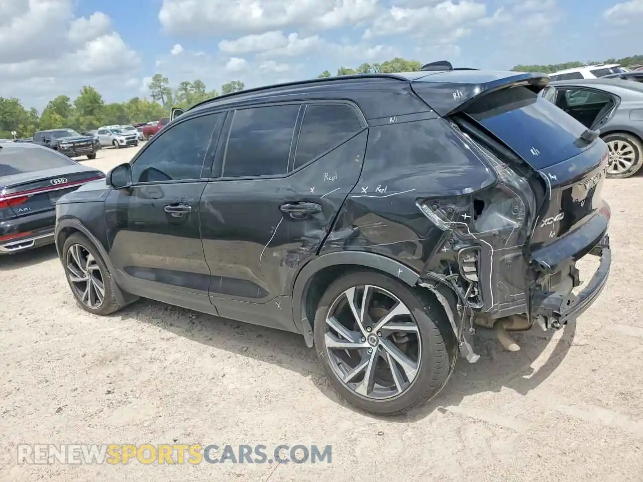 2 Photograph of a damaged car YV4162UM8M2405316 VOLVO XC40 2021
