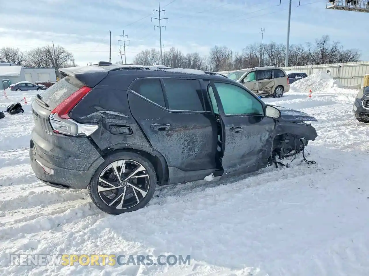 3 Photograph of a damaged car YV4162UM8M2441071 VOLVO XC40 2021