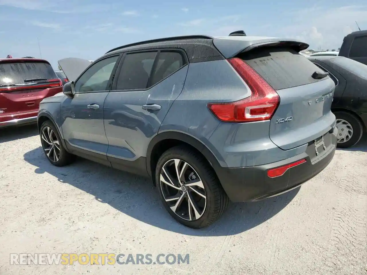 2 Photograph of a damaged car YV4162UM8M2560657 VOLVO XC40 2021