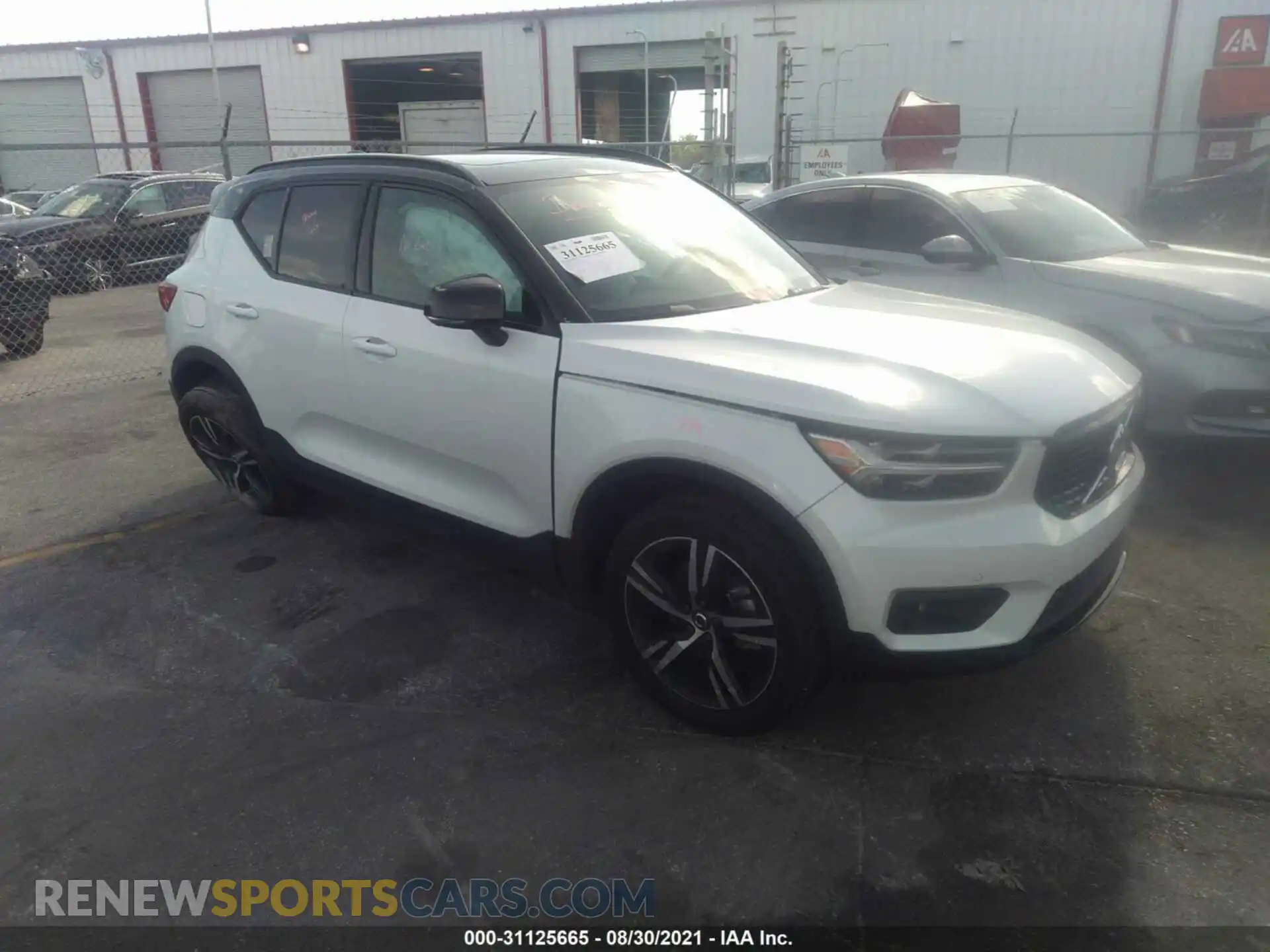 1 Photograph of a damaged car YV4162UM9M2545133 VOLVO XC40 2021