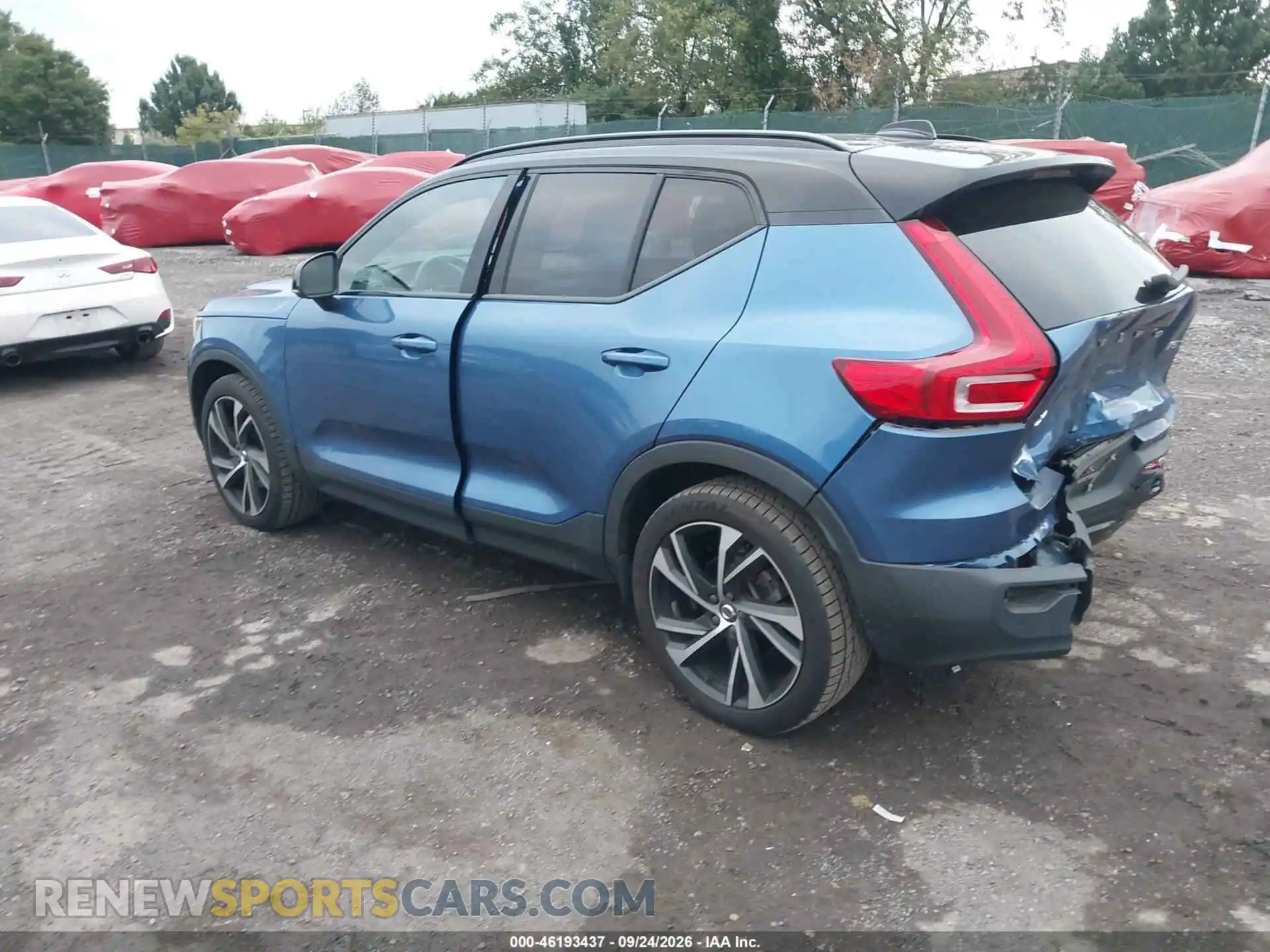 3 fotografías del automóvil dañado YV4162UMXM2405608 VOLVO XC40 2021