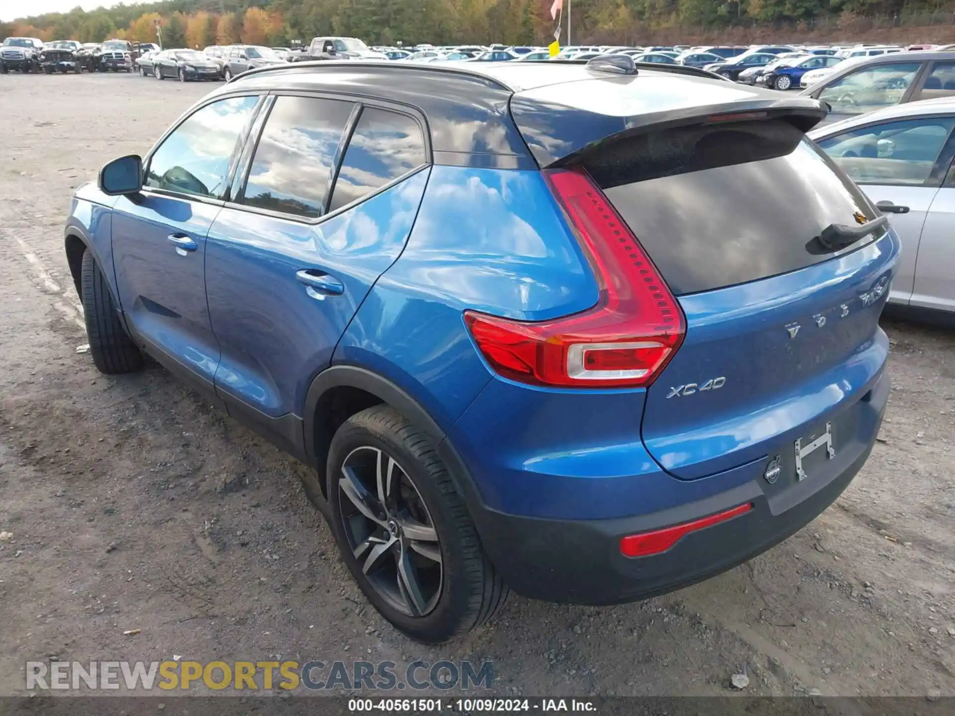 3 Photograph of a damaged car YV4162UMXM2442481 VOLVO XC40 2021