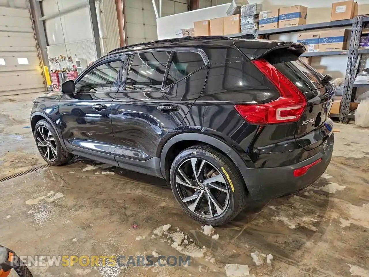 2 fotografías del automóvil dañado YV4162UMXM2444439 VOLVO XC40 2021