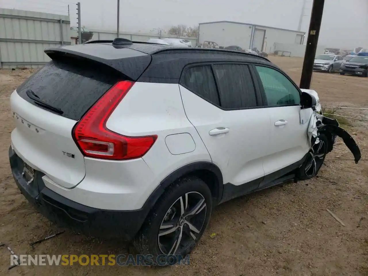 3 Photograph of a damaged car YV4162UMXM2461967 VOLVO XC40 2021