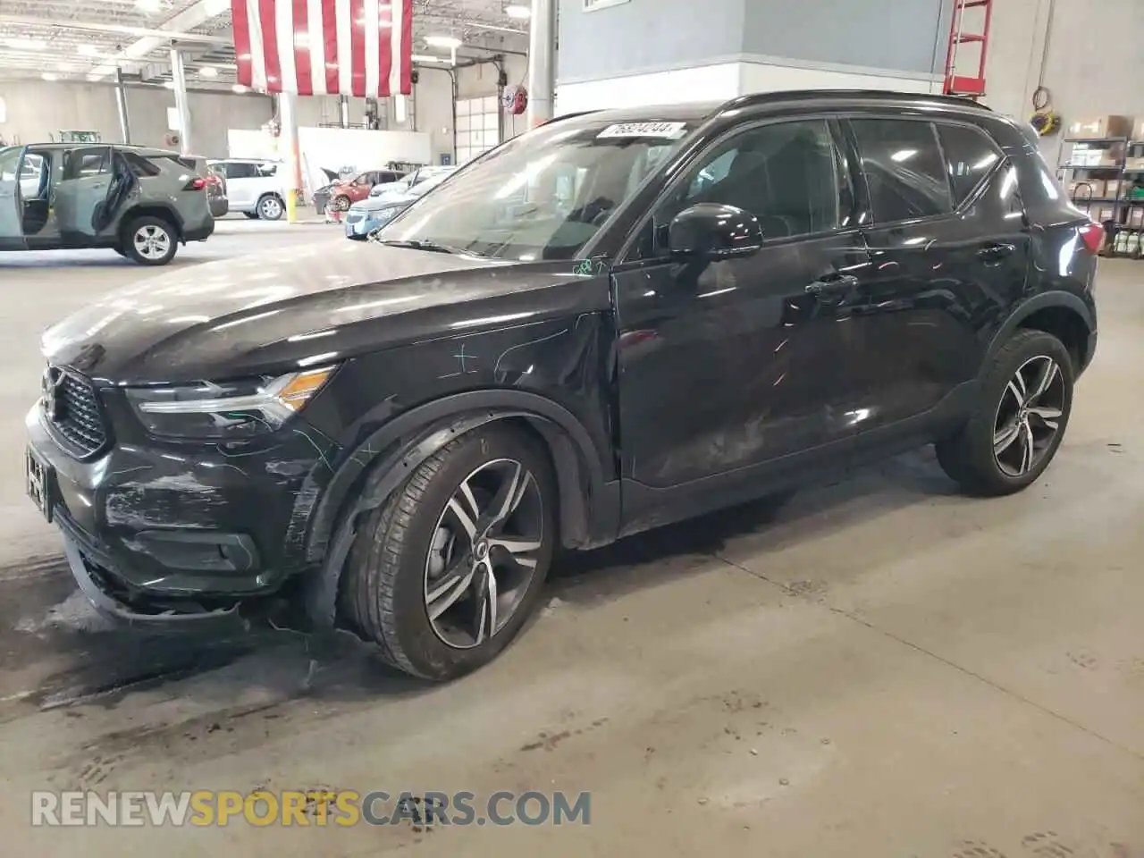 1 Photograph of a damaged car YV4162UMXM2523836 VOLVO XC40 2021
