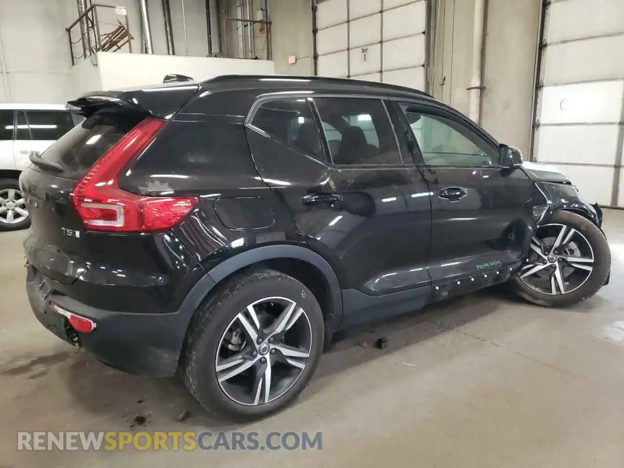 3 Photograph of a damaged car YV4162UMXM2523836 VOLVO XC40 2021