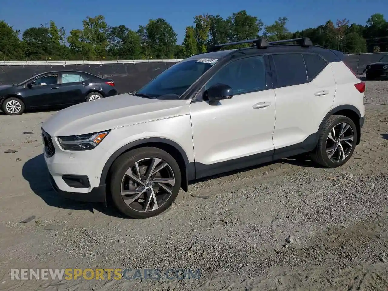 1 Photograph of a damaged car YV4162UMXM2589657 VOLVO XC40 2021