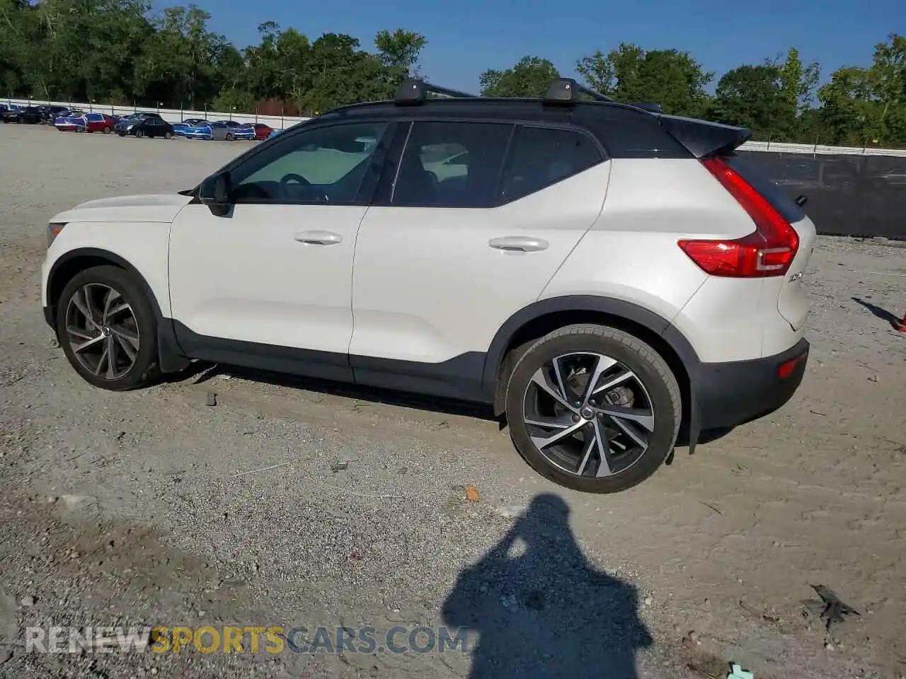 2 Photograph of a damaged car YV4162UMXM2589657 VOLVO XC40 2021
