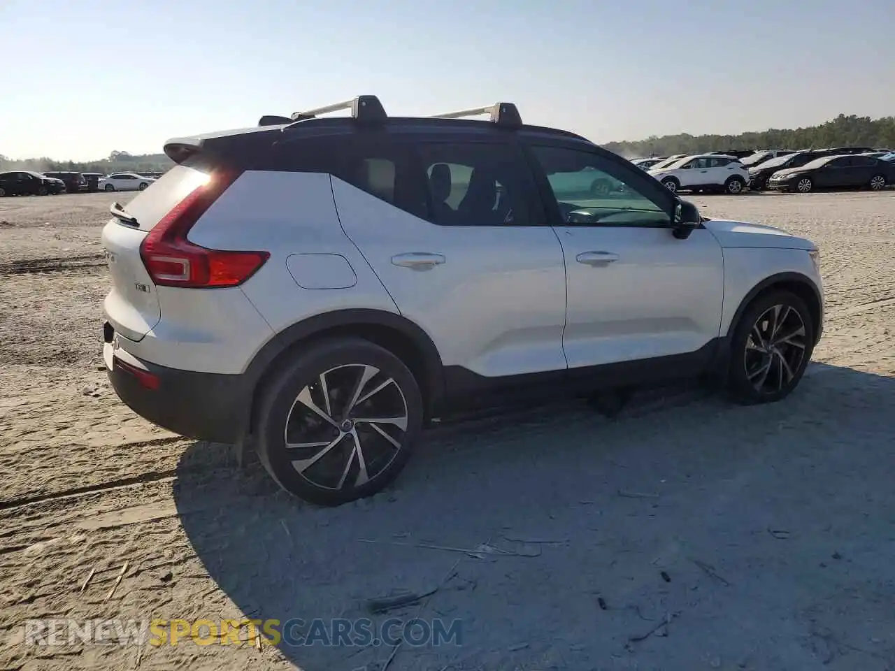 3 Photograph of a damaged car YV4162UMXM2589657 VOLVO XC40 2021