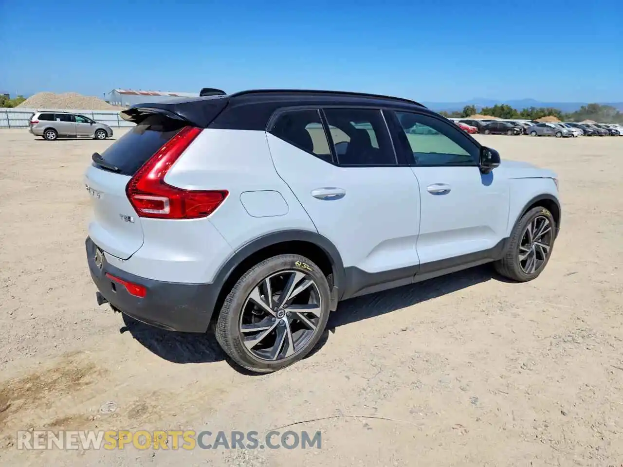 3 Photograph of a damaged car YV4162UMXM2605551 VOLVO XC40 2021