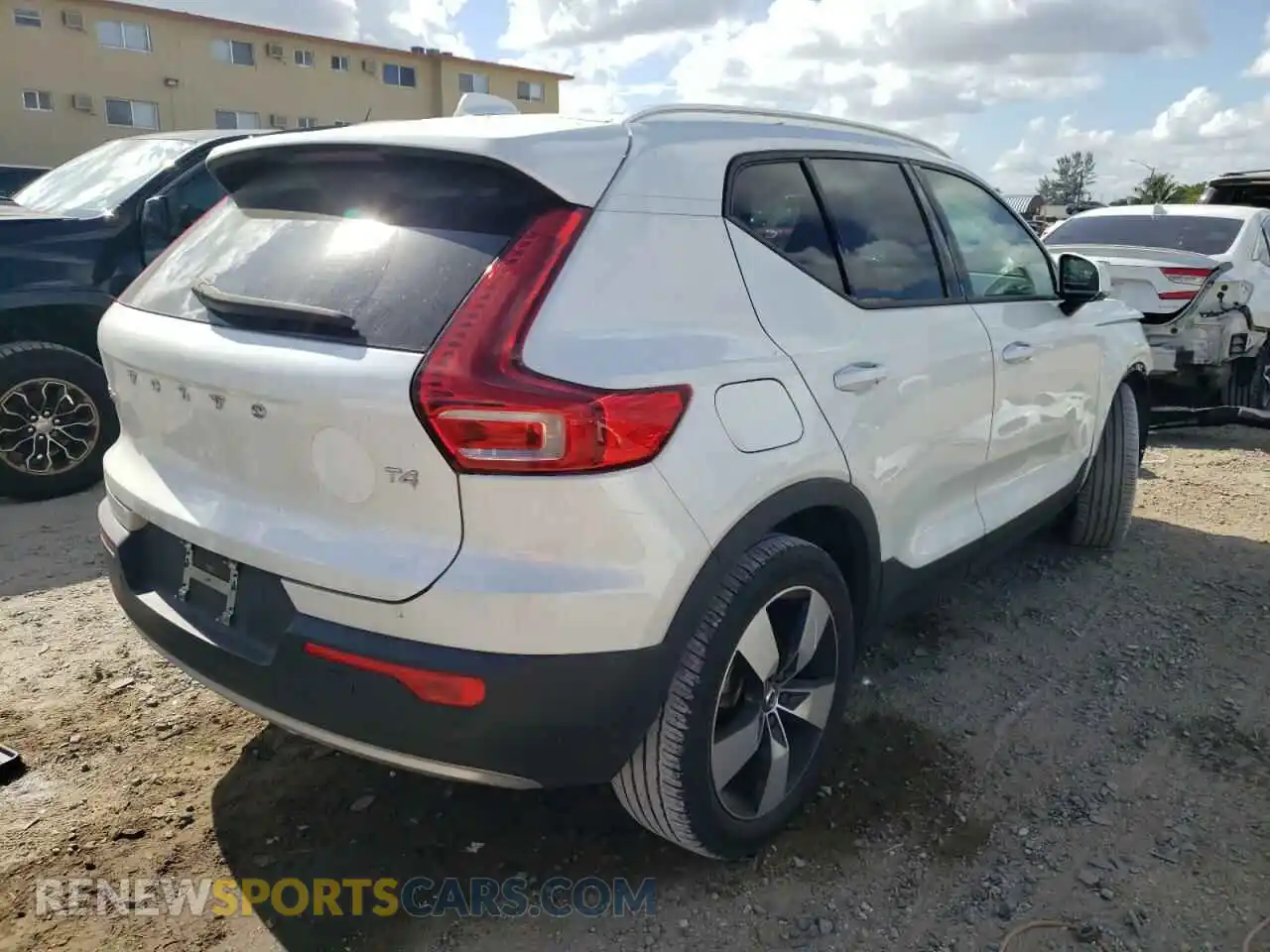 3 Photograph of a damaged car YV4AC2HK5M2425721 VOLVO XC40 2021