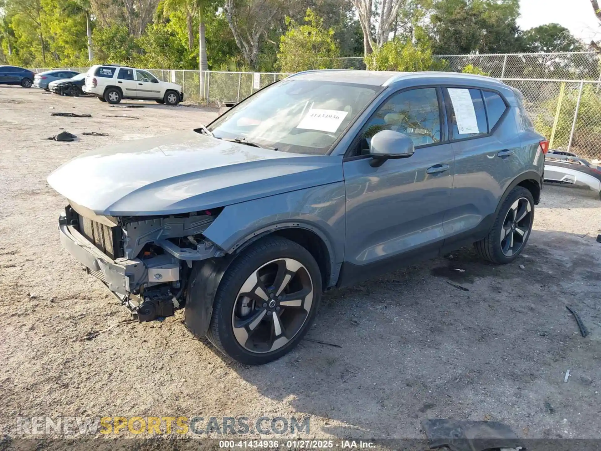 2 fotografías del automóvil dañado YV4AC2HK6M2425002 VOLVO XC40 2021