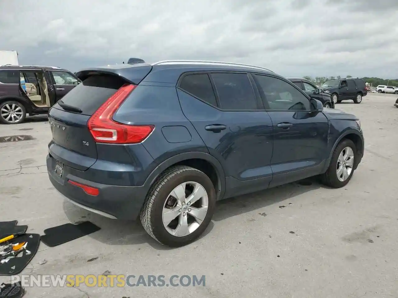 3 Photograph of a damaged car YV4AC2HK6M2586532 VOLVO XC40 2021