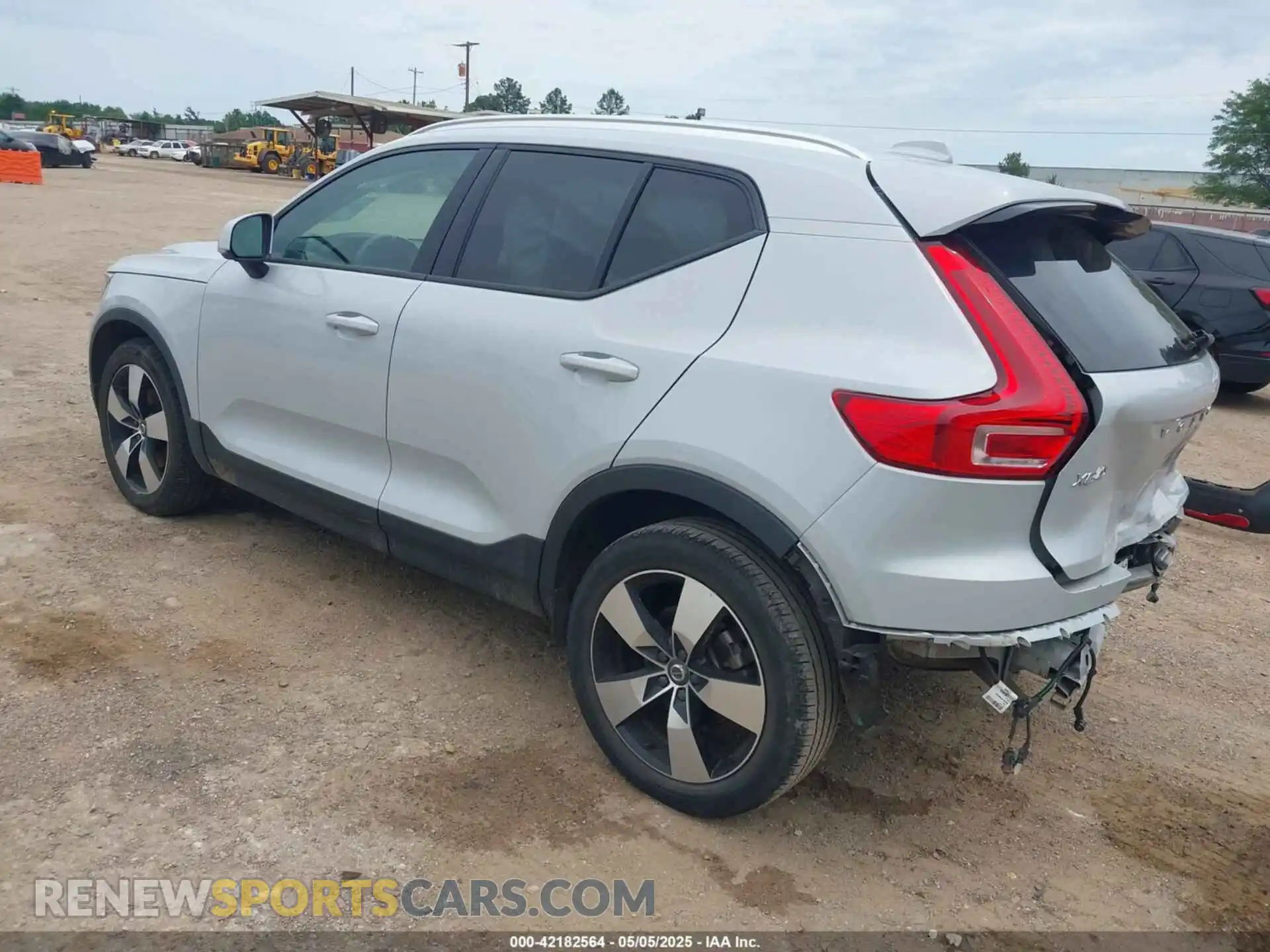 3 Photograph of a damaged car YV4AC2HKXM2464627 VOLVO XC40 2021
