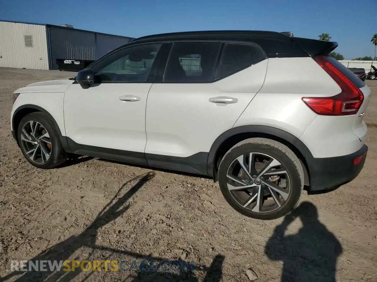 2 fotografías del automóvil dañado YV4AC2HM4M2470294 VOLVO XC40 2021