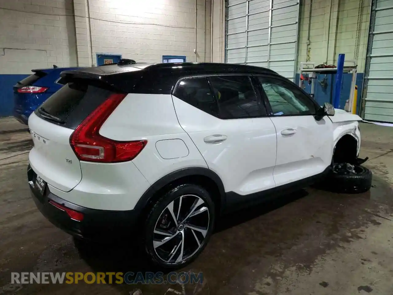 3 Photograph of a damaged car YV4AC2HM4M2507425 VOLVO XC40 2021