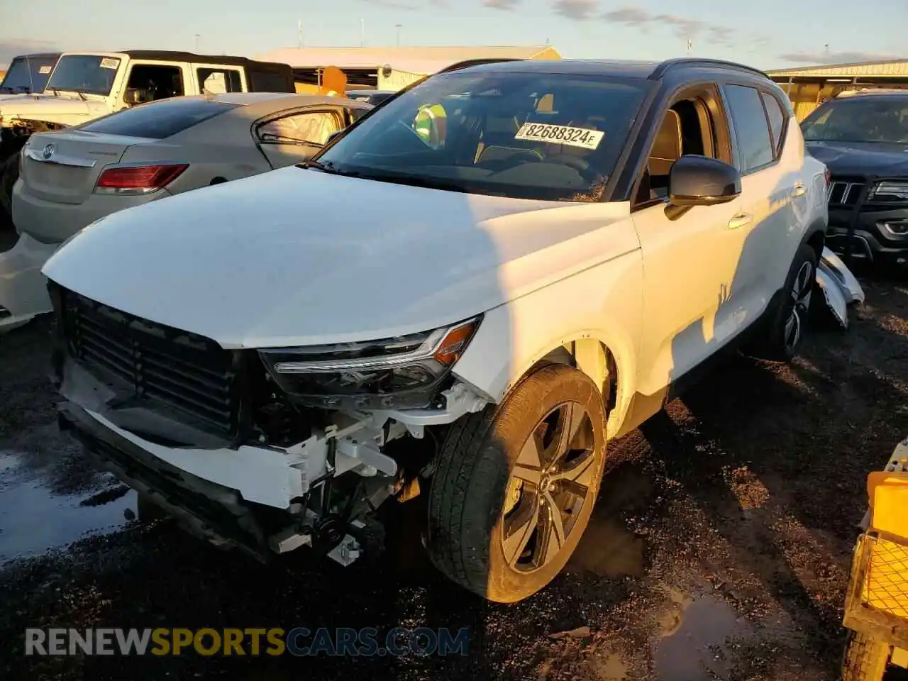 1 Photograph of a damaged car YV4ED3UR0M2576652 VOLVO XC40 2021