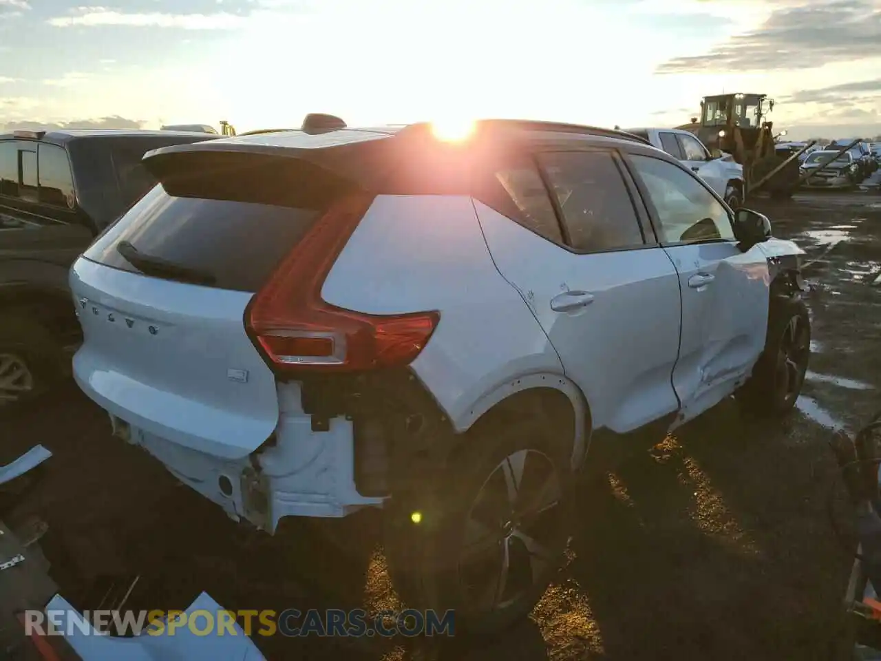 3 Photograph of a damaged car YV4ED3UR0M2576652 VOLVO XC40 2021