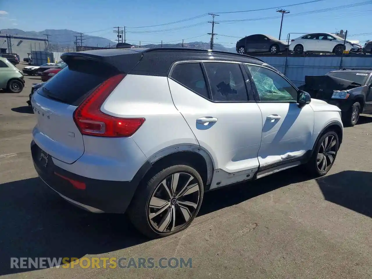 3 Photograph of a damaged car YV4ED3UR1M2522387 VOLVO XC40 2021