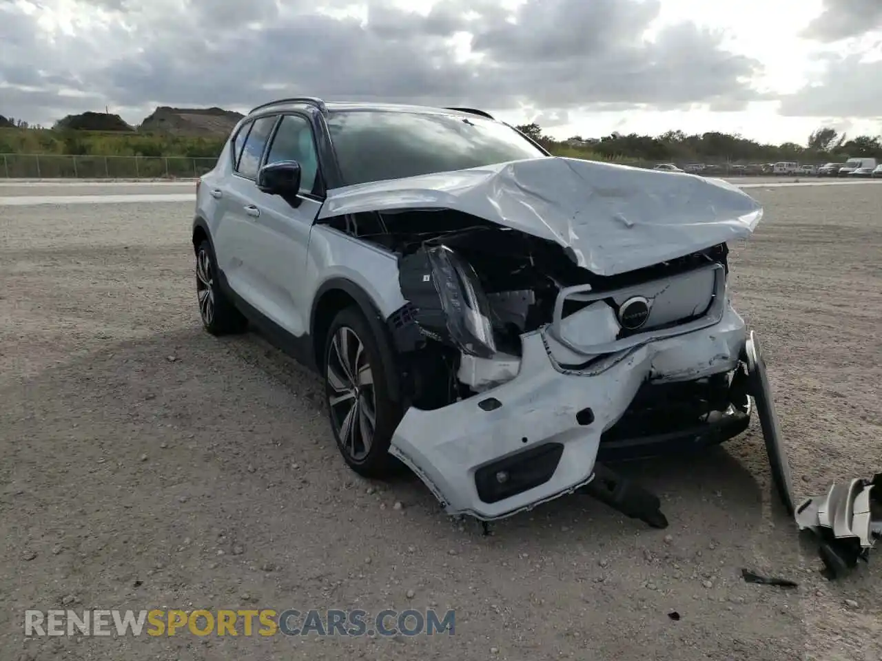 1 Photograph of a damaged car YV4ED3UR3M2461950 VOLVO XC40 2021