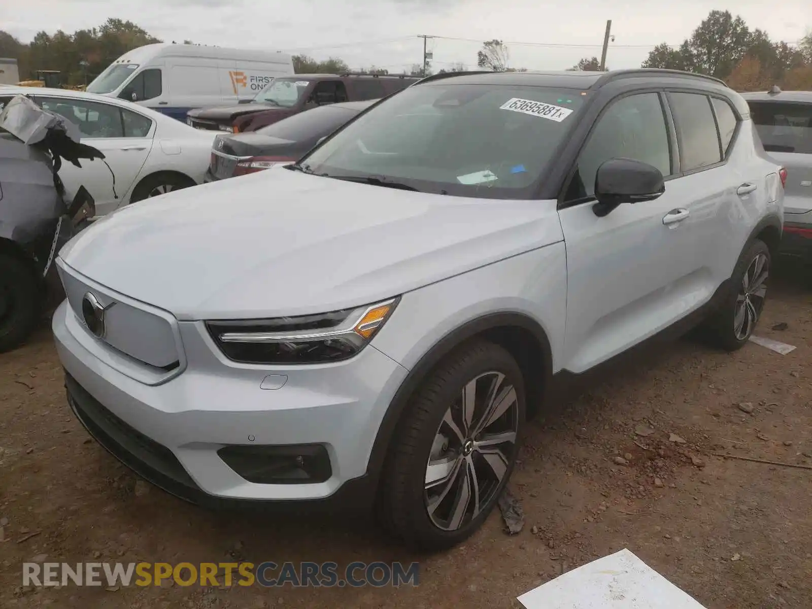 2 fotografías del automóvil dañado YV4ED3UR4M2440900 VOLVO XC40 2021