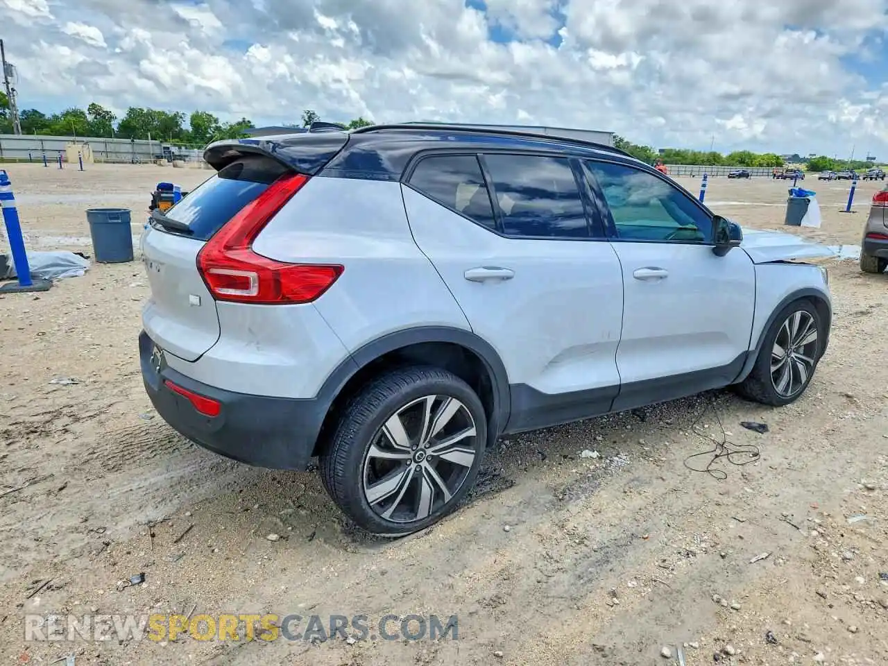 3 fotografías del automóvil dañado YV4ED3UR5M2462260 VOLVO XC40 2021