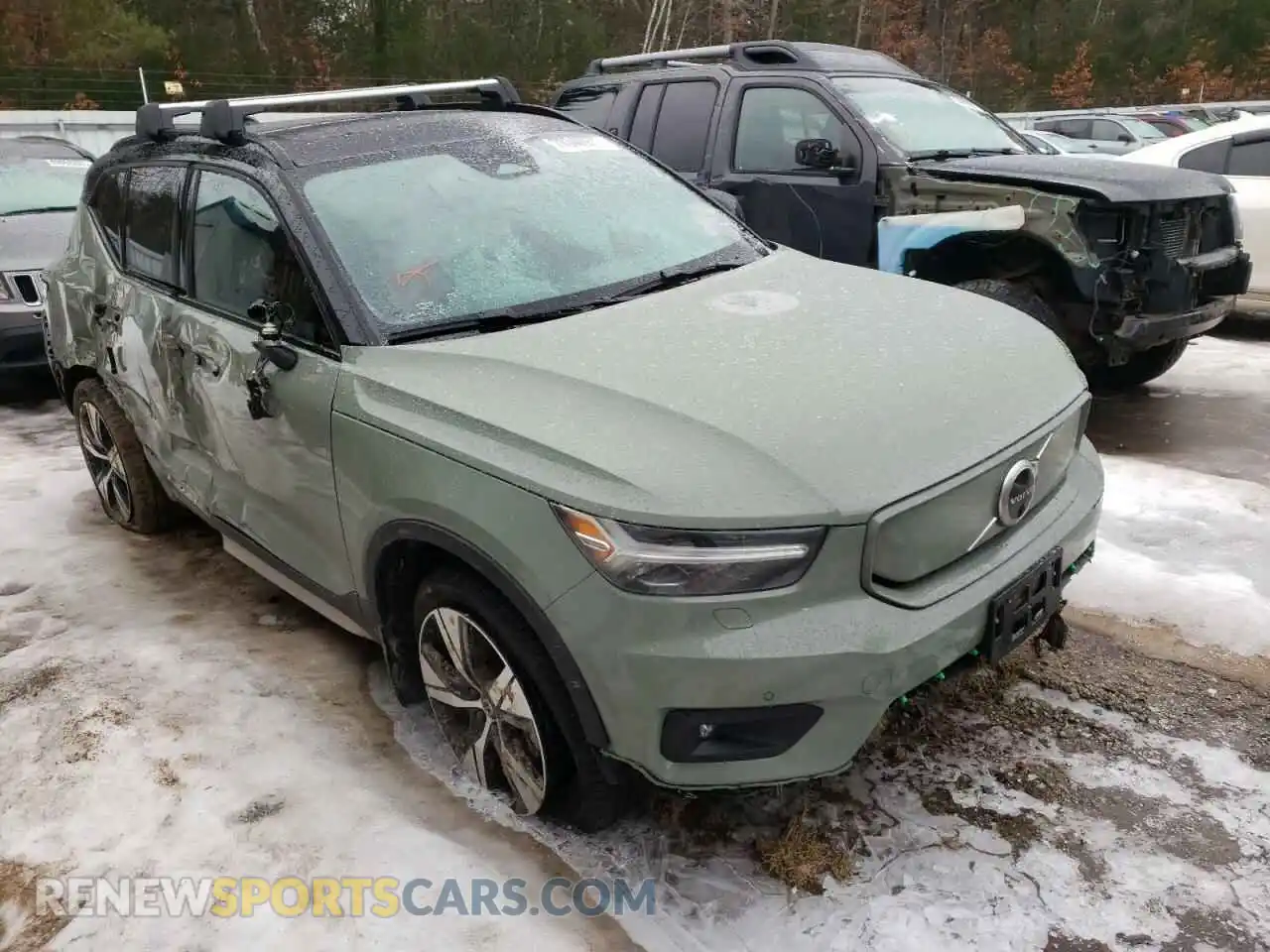1 Photograph of a damaged car YV4ED3UR6M2553697 VOLVO XC40 2021