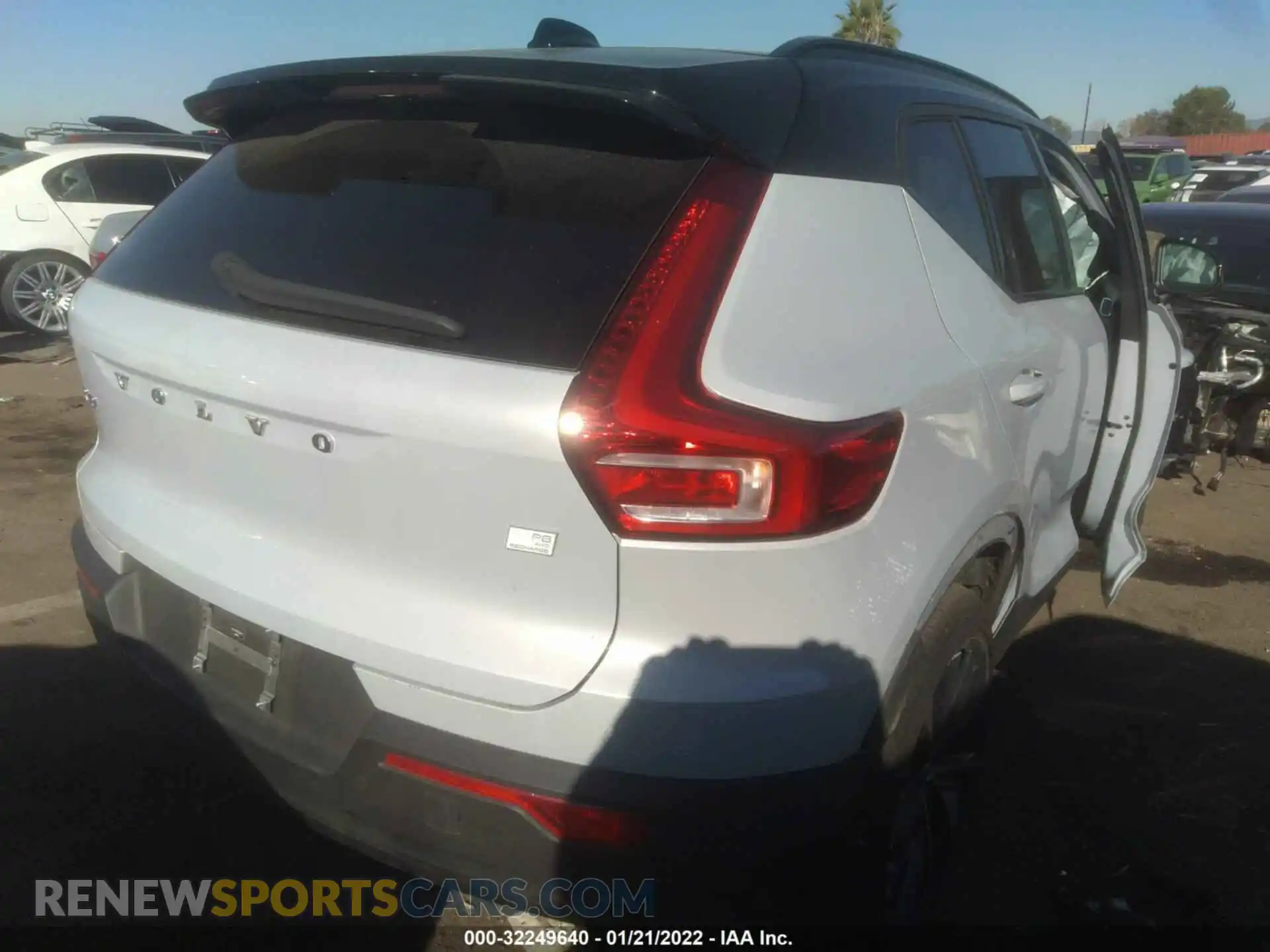 3 Photograph of a damaged car YV4ED3UR6M2560441 VOLVO XC40 2021