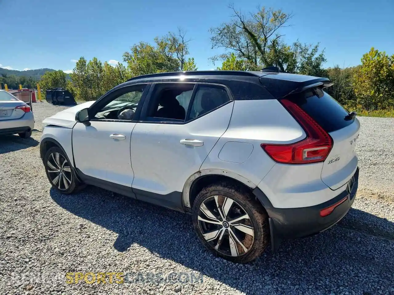 2 Photograph of a damaged car YV4ED3UR8M2544600 VOLVO XC40 2021