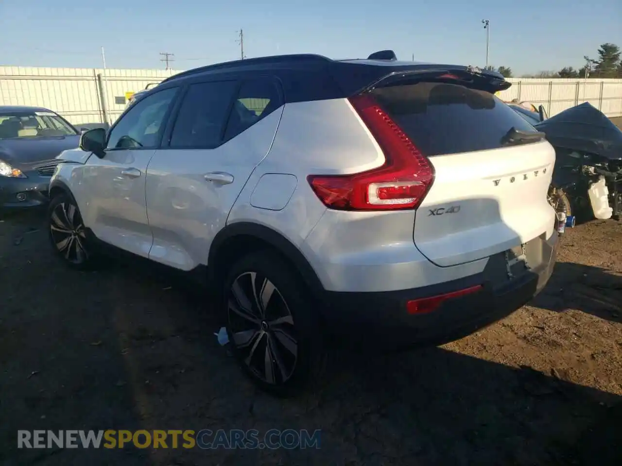 3 Photograph of a damaged car YV4ED3UR9M2528292 VOLVO XC40 2021