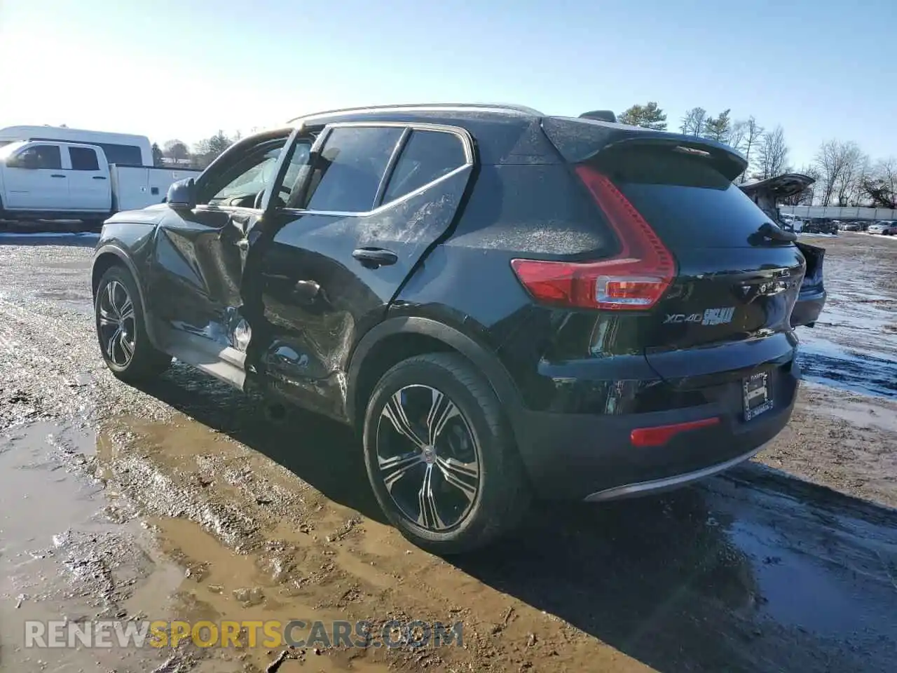 2 fotografías del automóvil dañado YV4162UL3N2776778 VOLVO XC40 2022