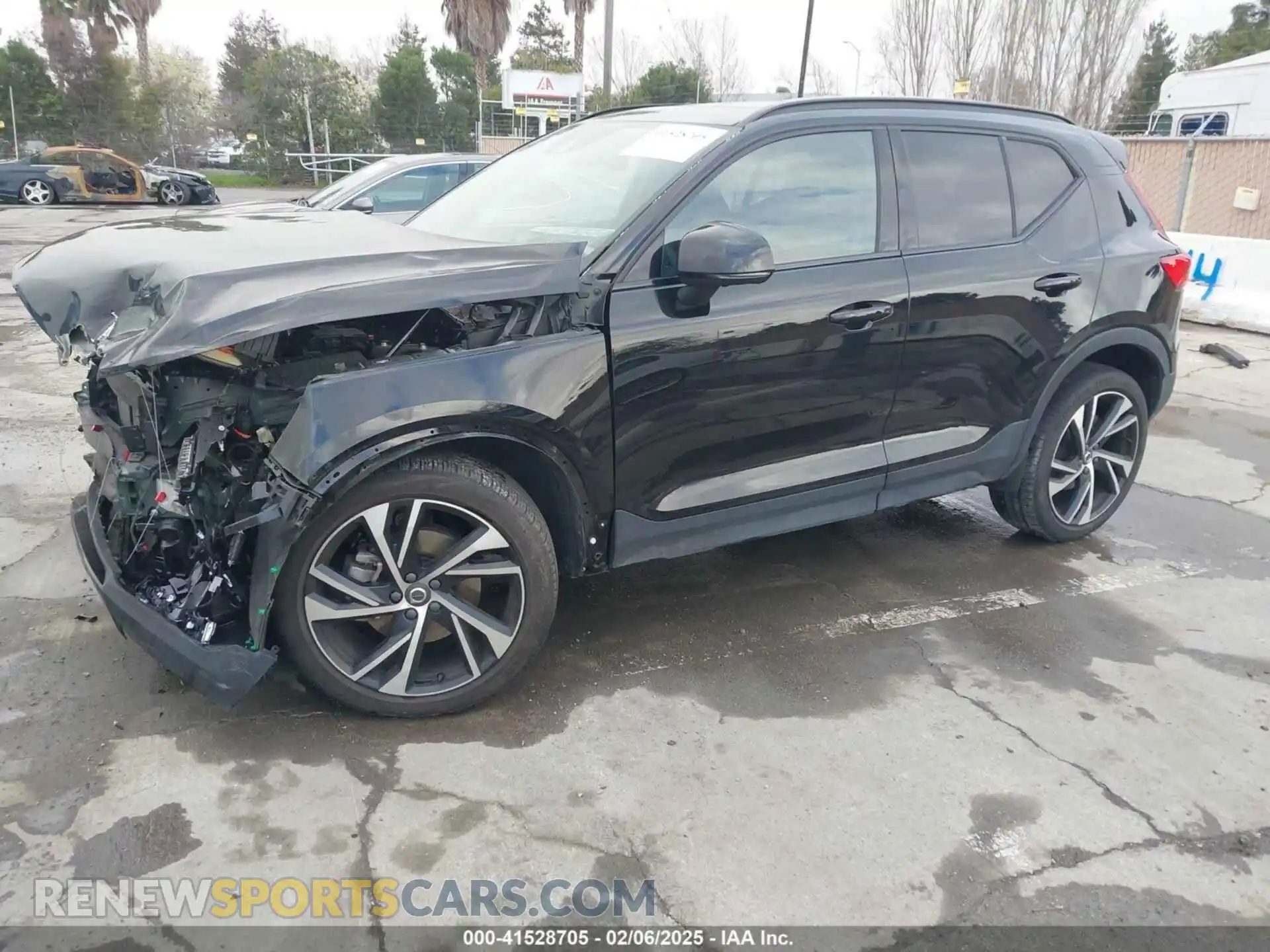 2 Photograph of a damaged car YV4162UM3N2644113 VOLVO XC40 2022