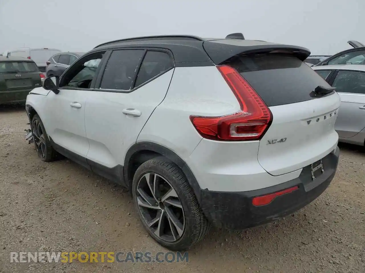 2 fotografías del automóvil dañado YV4162UM3N2787403 VOLVO XC40 2022