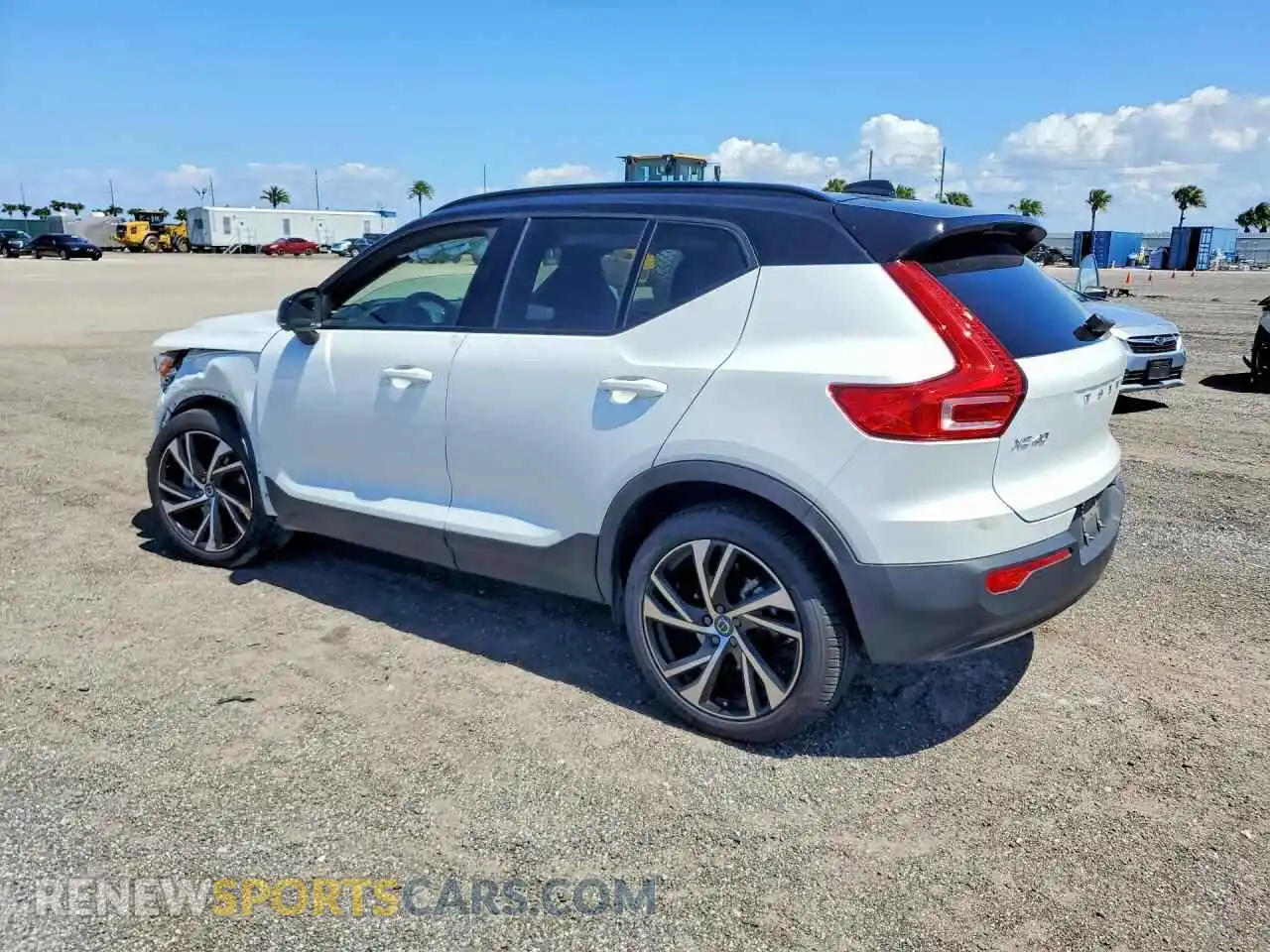 2 fotografías del automóvil dañado YV4162UM9N2642768 VOLVO XC40 2022