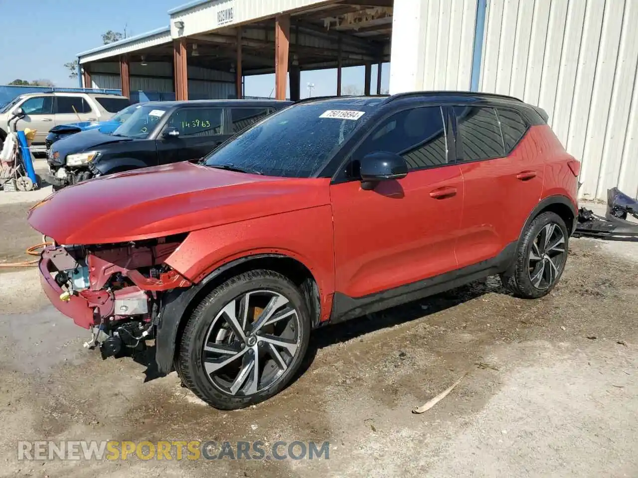1 Photograph of a damaged car YV4162UM9N2790385 VOLVO XC40 2022