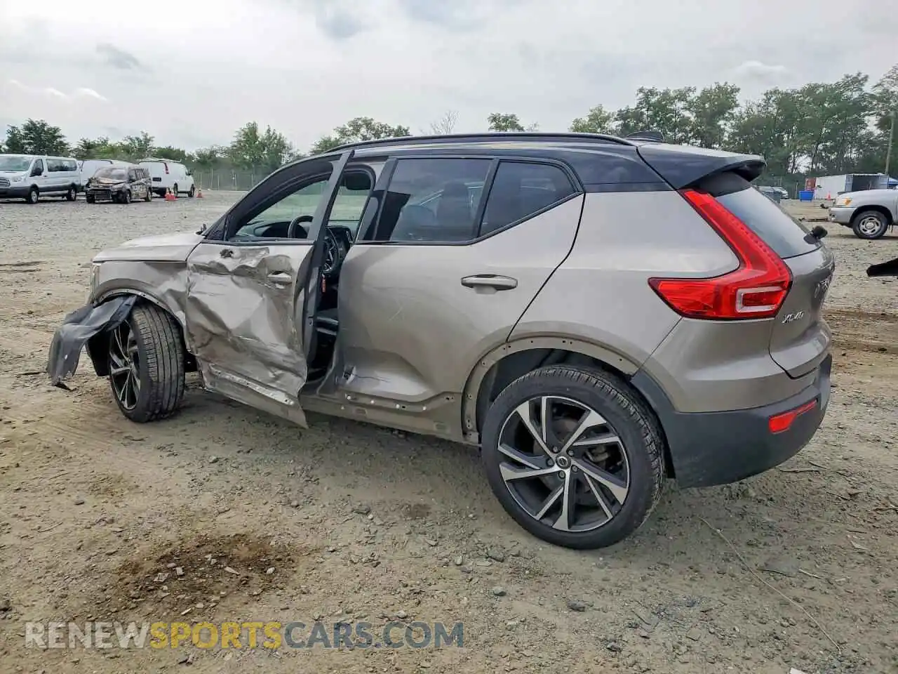 2 fotografías del automóvil dañado YV4AC2HM5N2643029 VOLVO XC40 2022