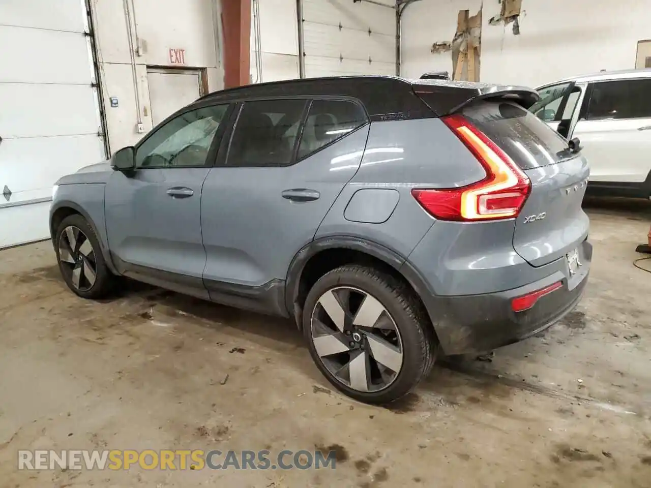 2 Photograph of a damaged car YV4ED3UM1P2029494 VOLVO XC40 2023