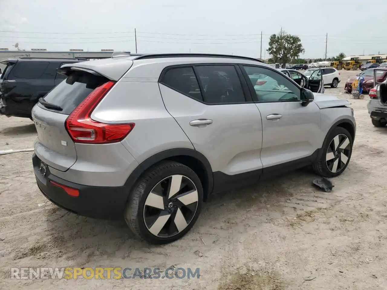 3 Photograph of a damaged car YV4ED3UMXP2945977 VOLVO XC40 2023