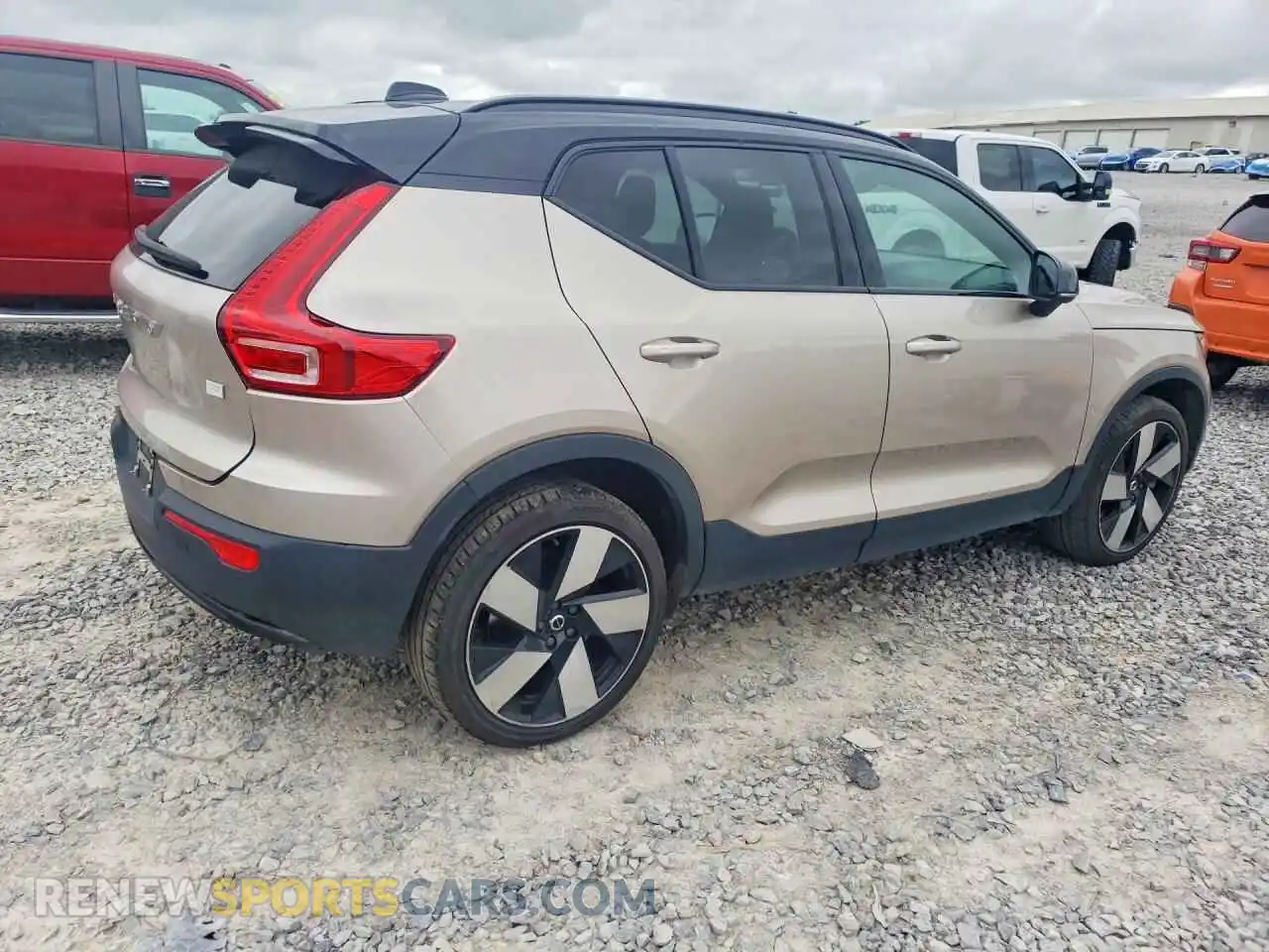 3 Photograph of a damaged car YV4ED3UW4P2032147 VOLVO XC40 2023