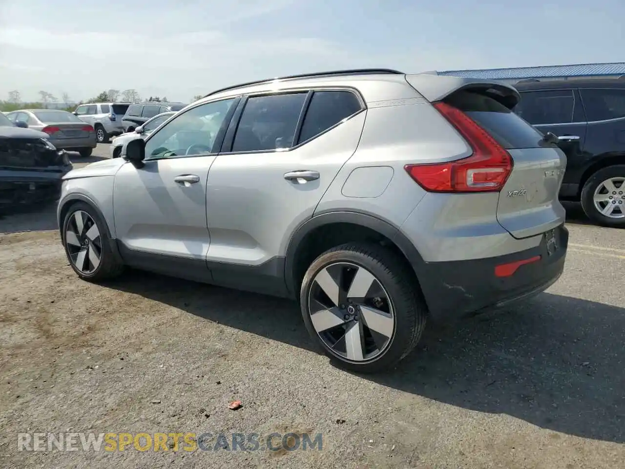2 fotografías del automóvil dañado YV4ED3UW6P2069880 VOLVO XC40 2023