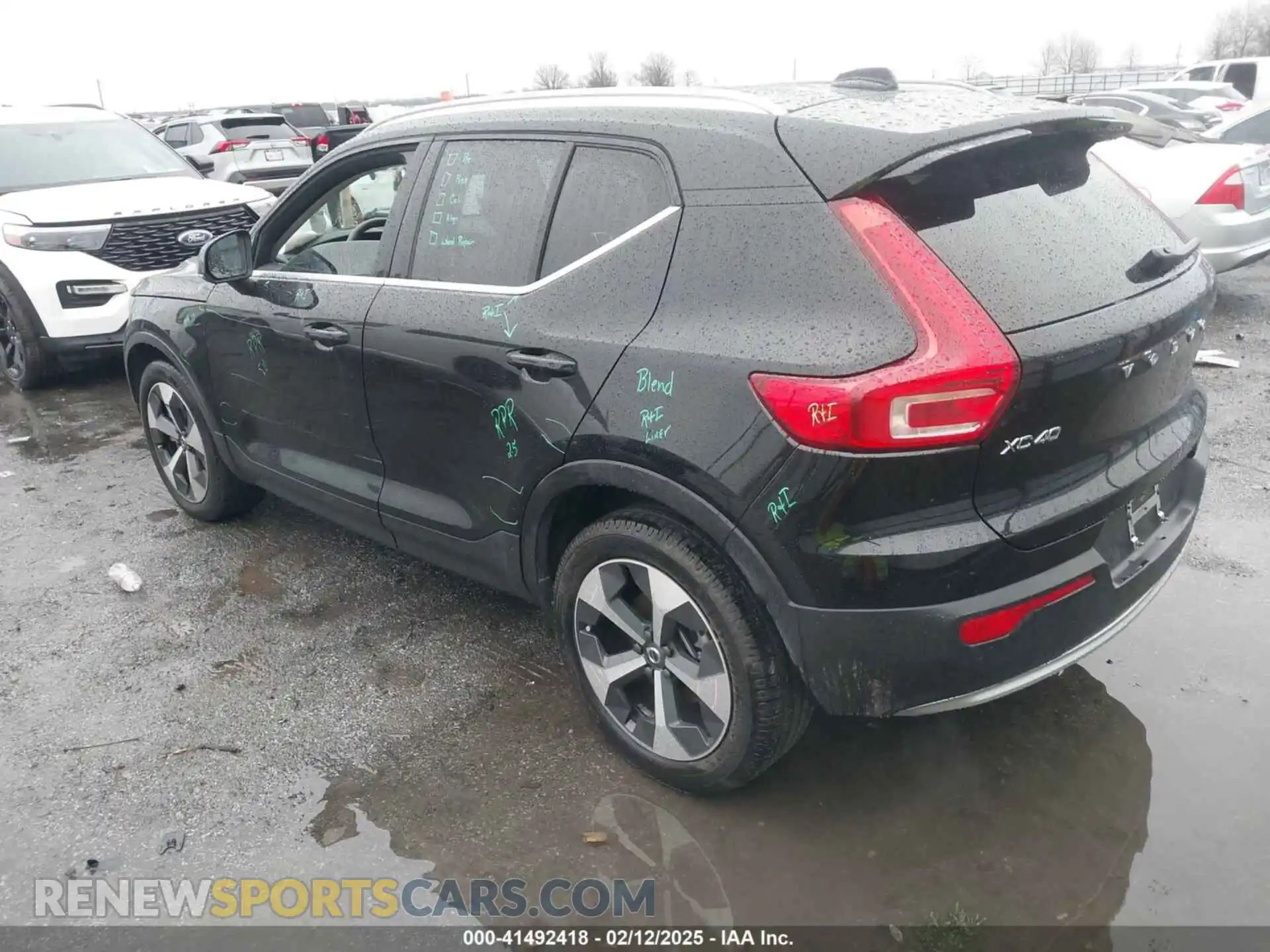 3 Photograph of a damaged car YV4K92HN3P2974545 VOLVO XC40 2023
