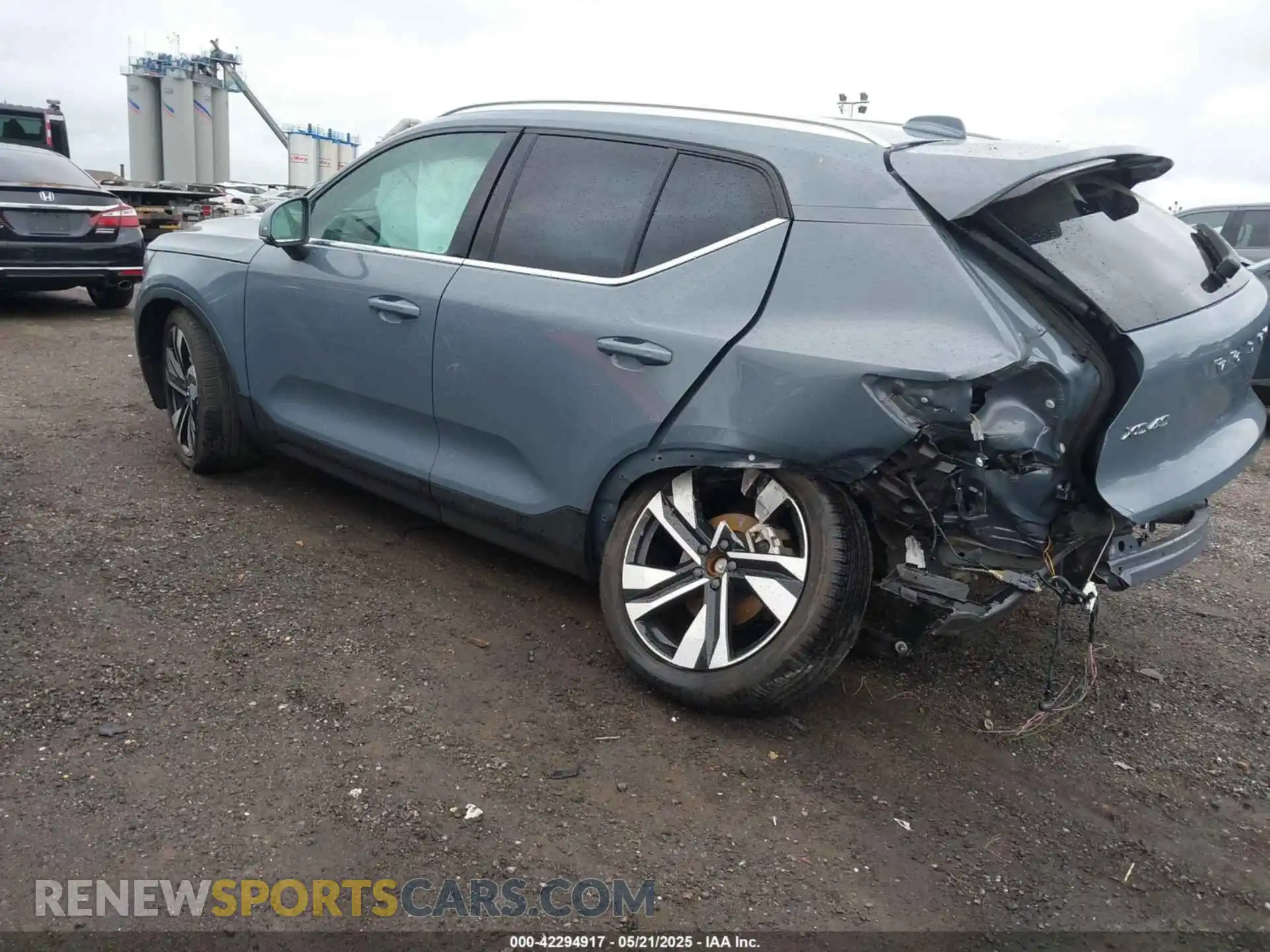 3 Photograph of a damaged car YV4L12UAXP2025895 VOLVO XC40 2023
