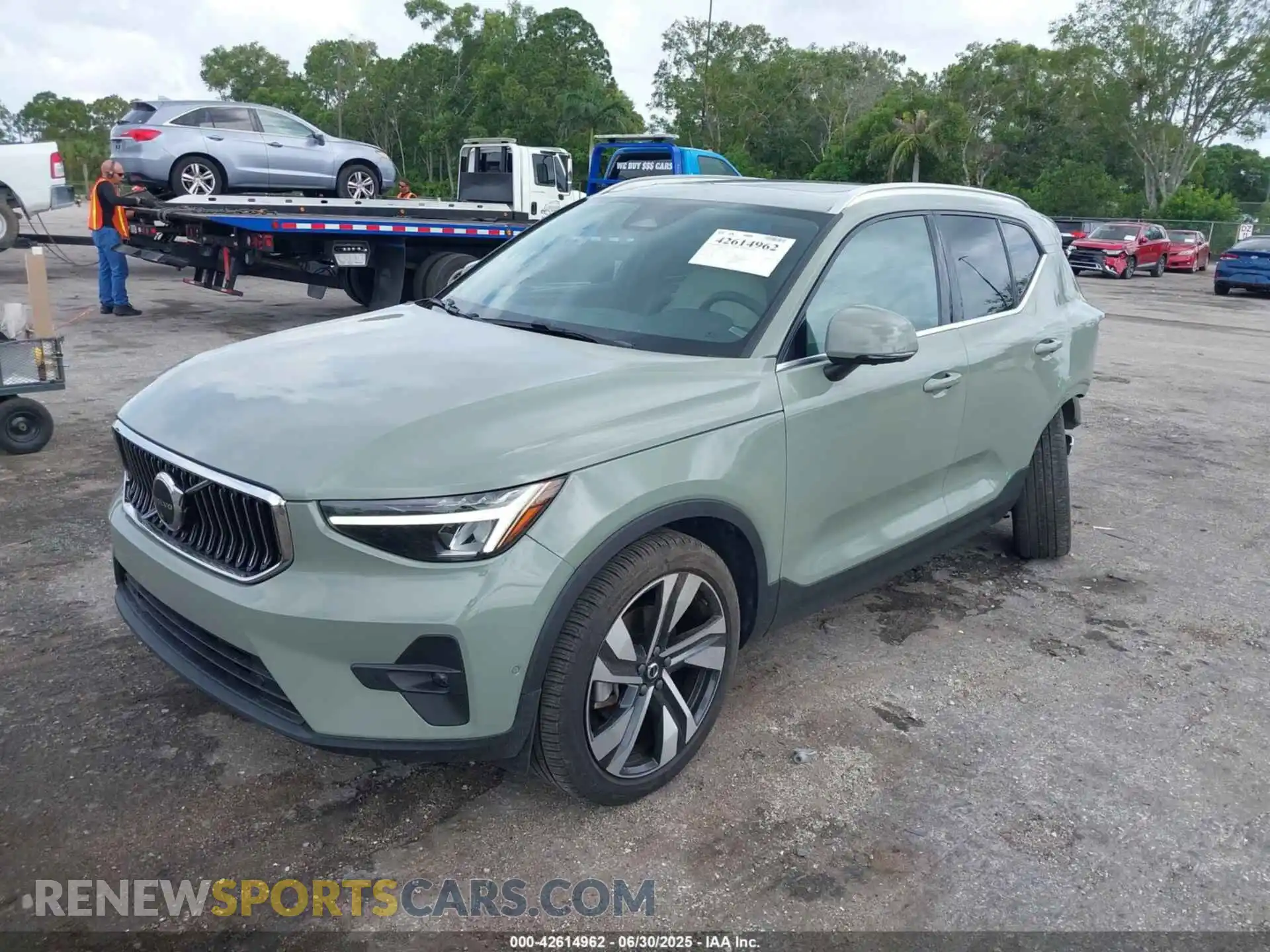 2 Фотография поврежденного автомобиля YV4L12UN2P2099041 VOLVO XC40 2023