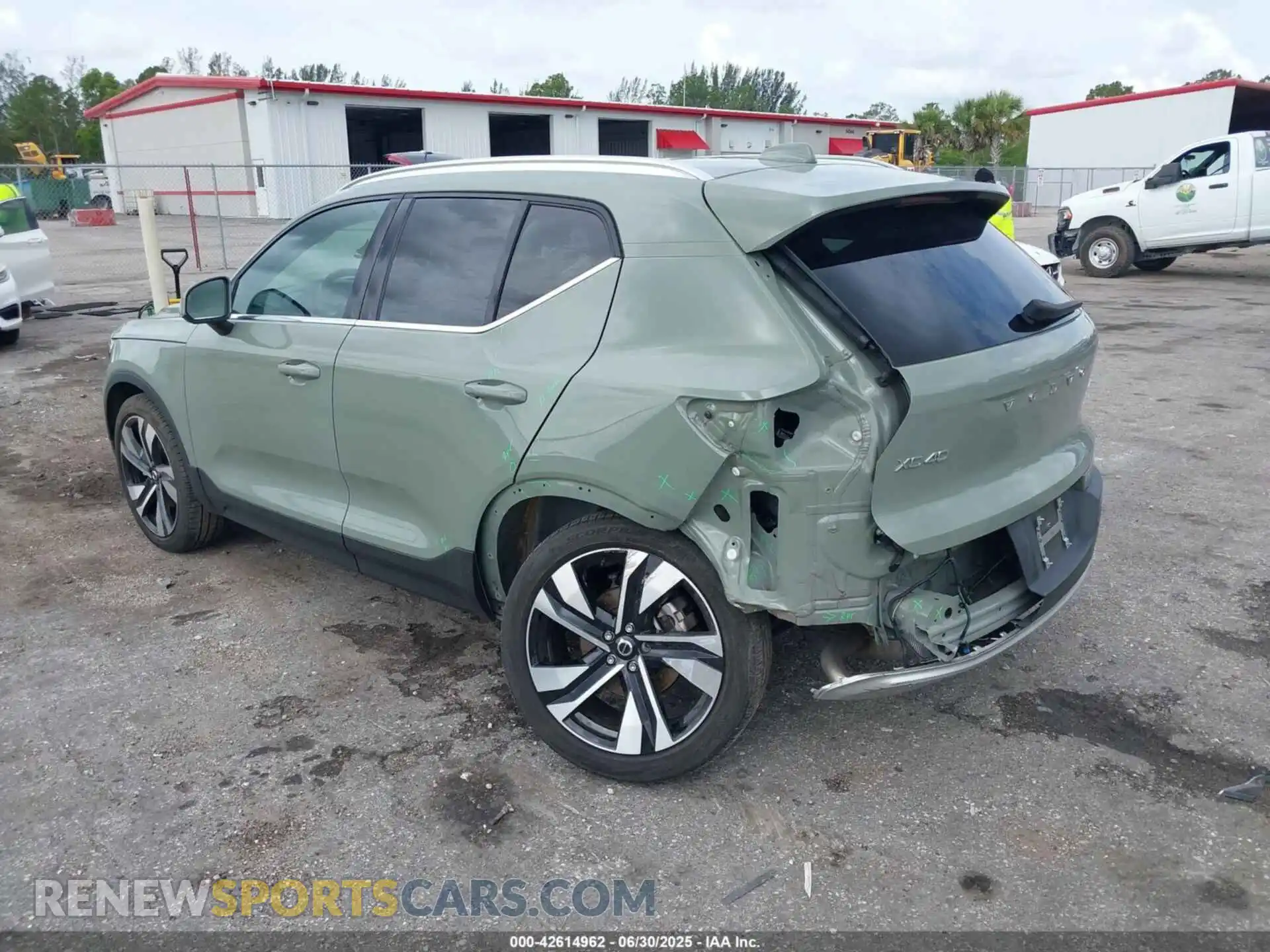 3 Фотография поврежденного автомобиля YV4L12UN2P2099041 VOLVO XC40 2023