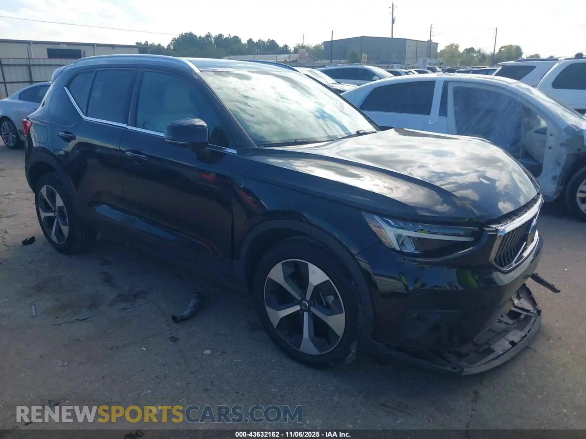 1 Photograph of a damaged car YV4L12UN4P2916042 VOLVO XC40 2023