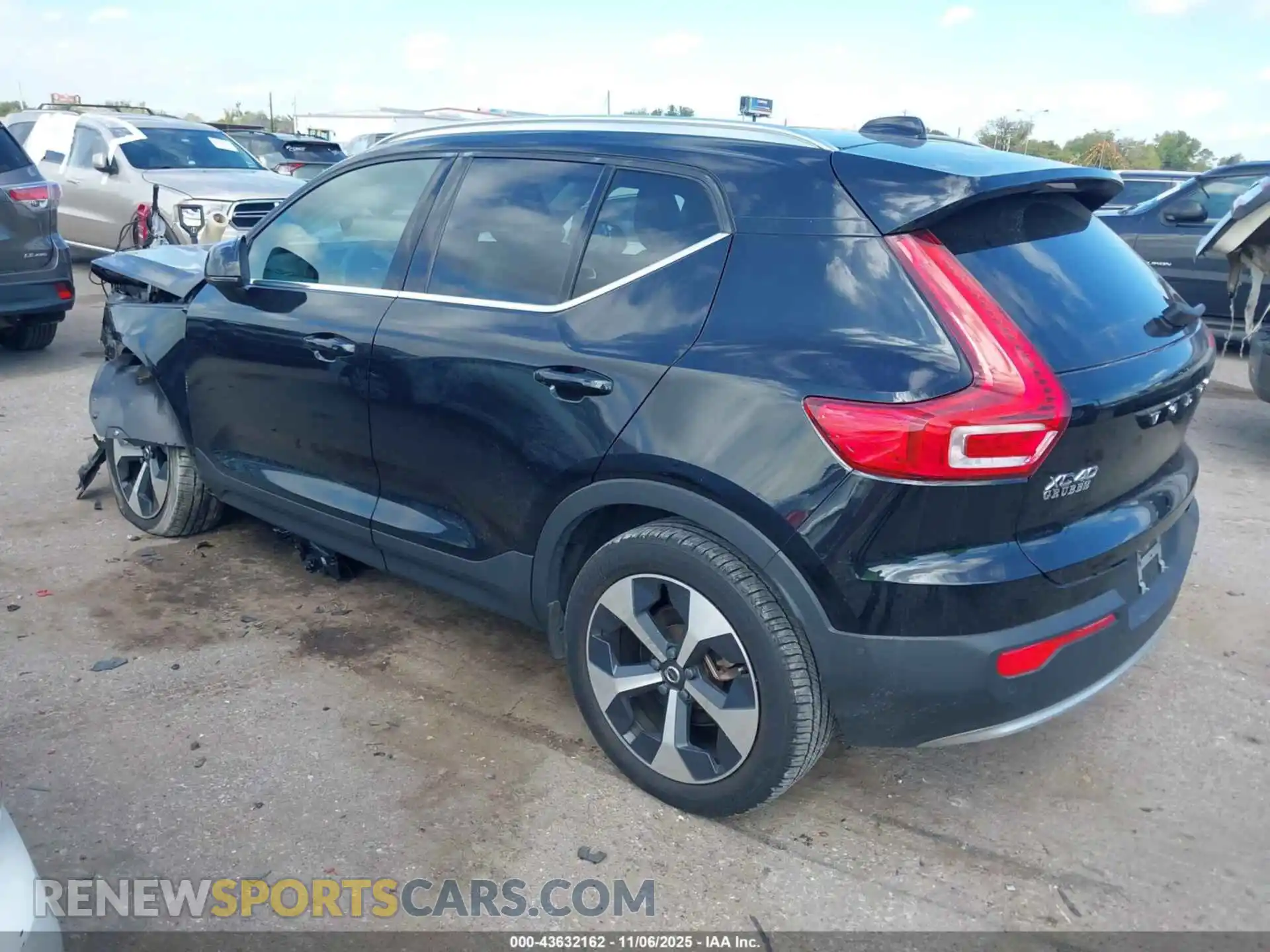 3 Photograph of a damaged car YV4L12UN4P2916042 VOLVO XC40 2023