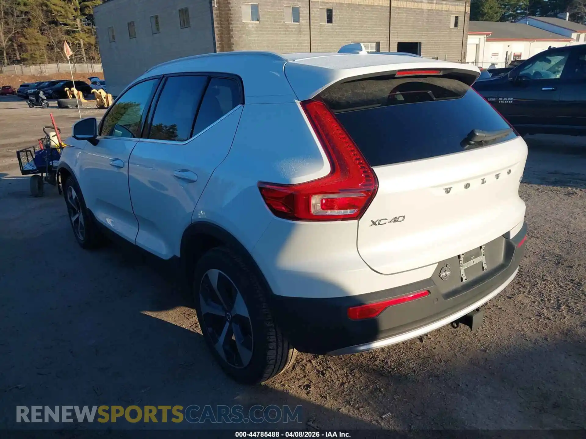 3 Photograph of a damaged car YV4L12UN4P2929308 VOLVO XC40 2023
