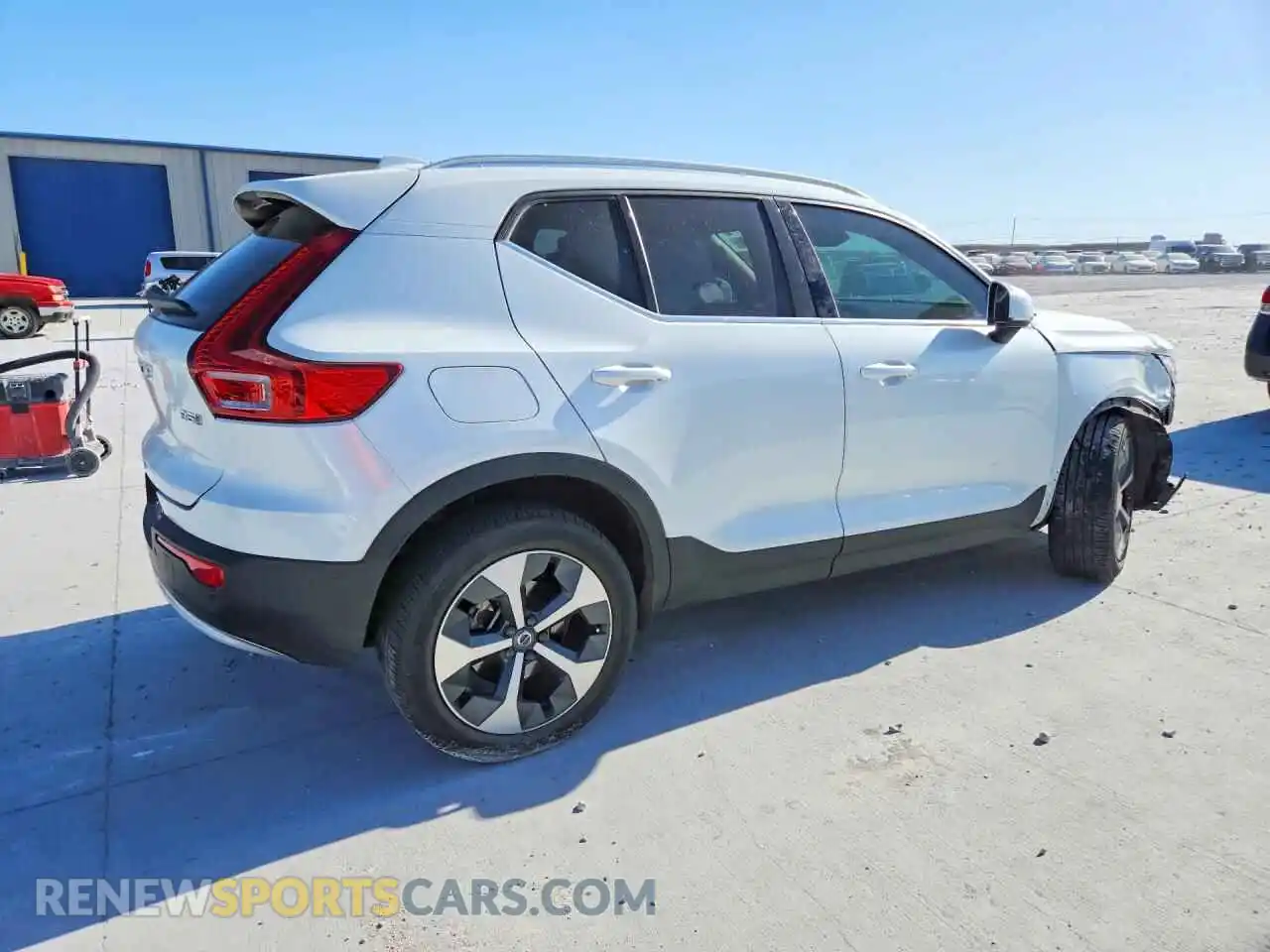 3 Photograph of a damaged car YV4L12UN6P2931058 VOLVO XC40 2023
